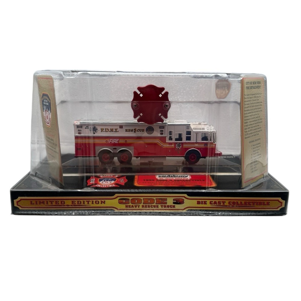Code 3 1/64 Scale 12701 - Saulsbury Heavy Rescue Fire Truck FDNY Rescue 5